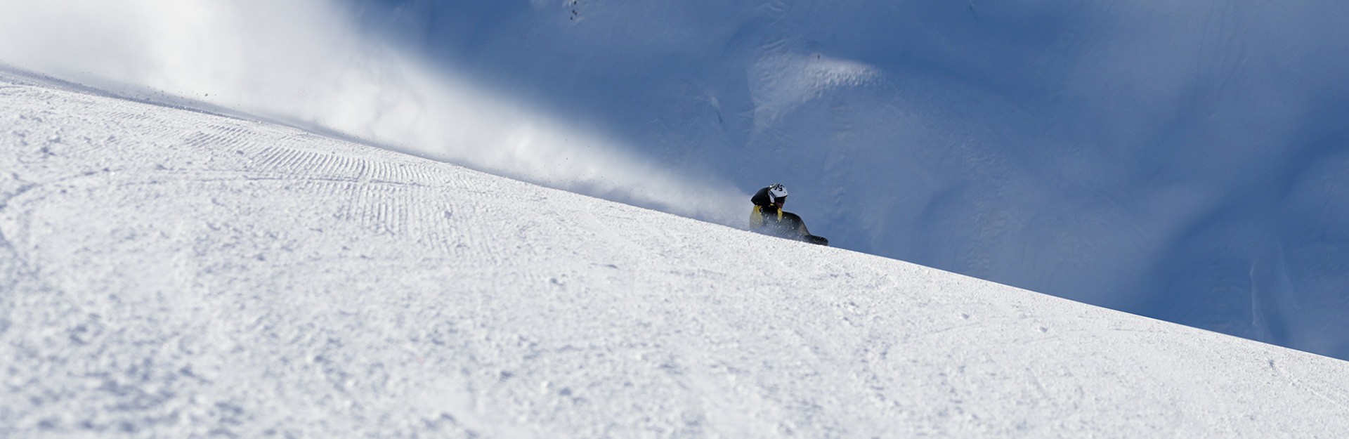 Sciatore sulla neve a Carosello 3000