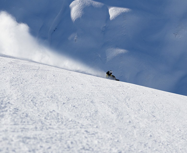 Sciatore sulla neve a Carosello 3000