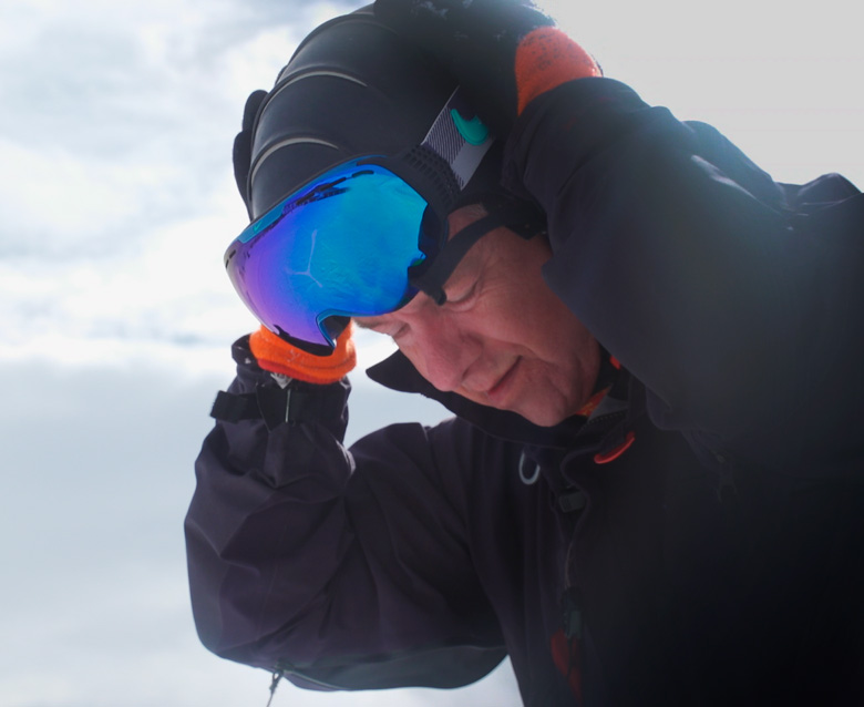 Sciatore sulle montagne di Carosello 3000