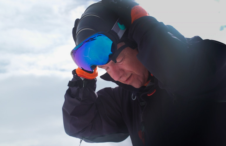 Sciatore sulle montagne di Carosello 3000